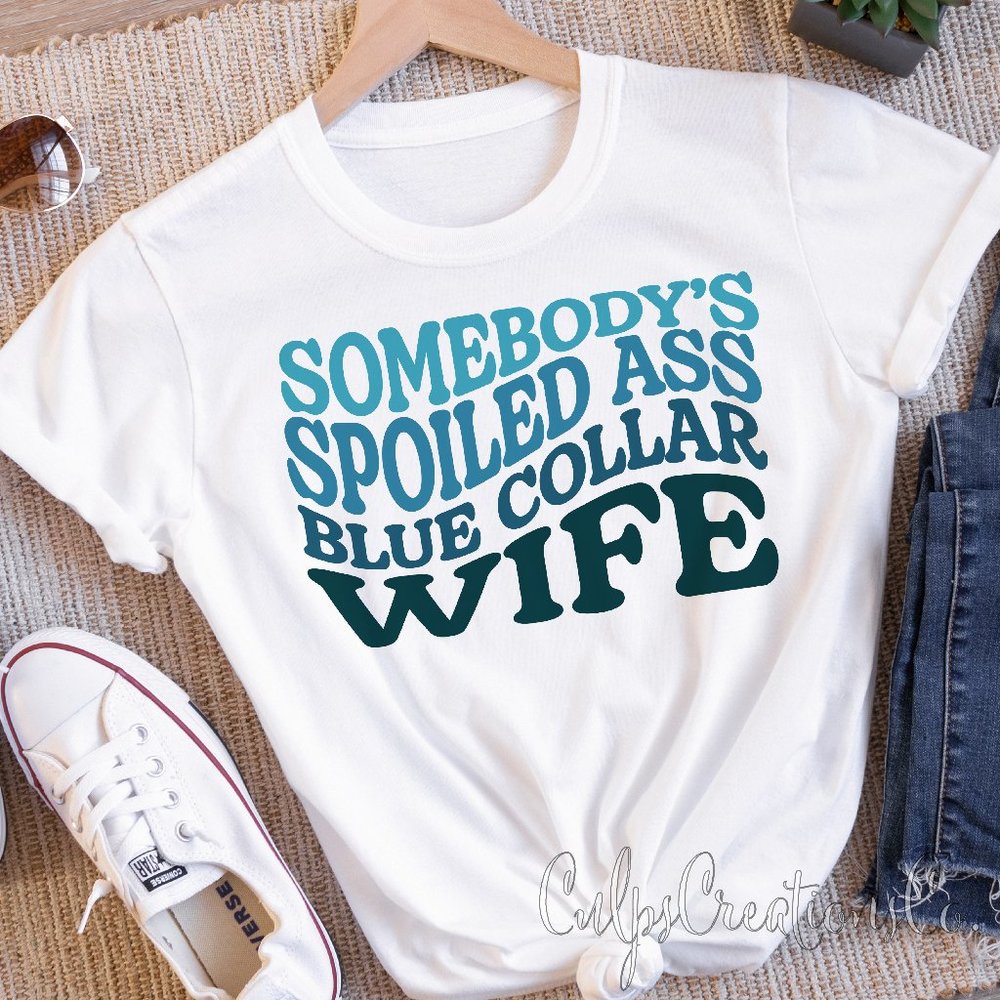 Somebody's spoiled ass blue collar wife wavy text graphic womens t shirt